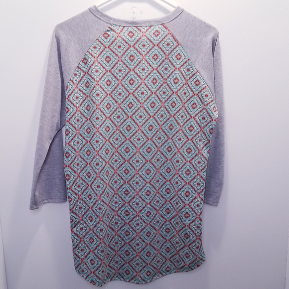 Lularoe Randy Size Small Top Shirt Tunic Gray Diamond Ragland Tee LLR - Picture 3 of 7